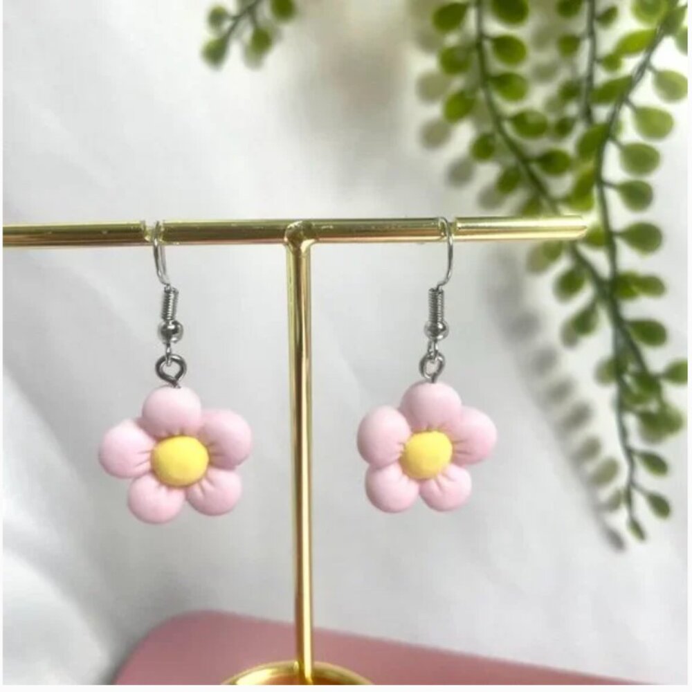 ⭐️❤️ FREE Daisy Monochrome Multicolor Chic Trendy Modern Girly Flower Earrings